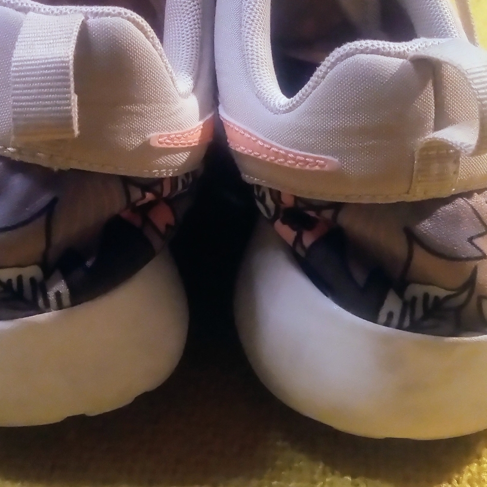 Nike Orange Floral Sneakers - Picture 2 of 5